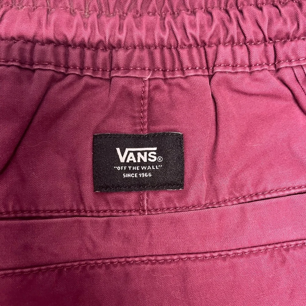 Vans Maroon Elastic Waist‎ Shorts Size Medium